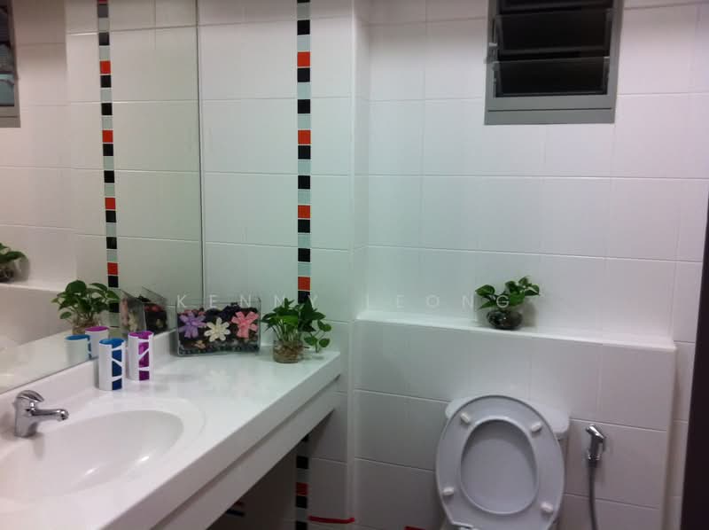 273A Punggol Place, 273A Punggol Place, 3 Bedrooms, 1,001 sqft, HDB Flat For Sale, by Kenny Leong, 500209184 - Bathroom - PropertyGuru.com.sg