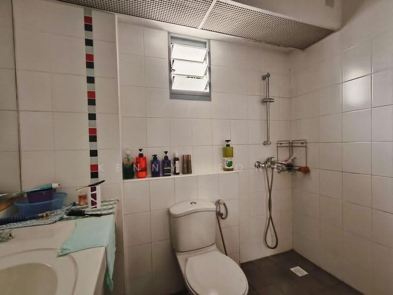 273A Punggol Place, 273A Punggol Place, Hougang / Punggol / Sengkang, 3 Bedrooms, 1,001 sqft, HDB Flat For Sale, by Kenny Leong, 500209184 - Bathroom - PropertyGuru.com.sg