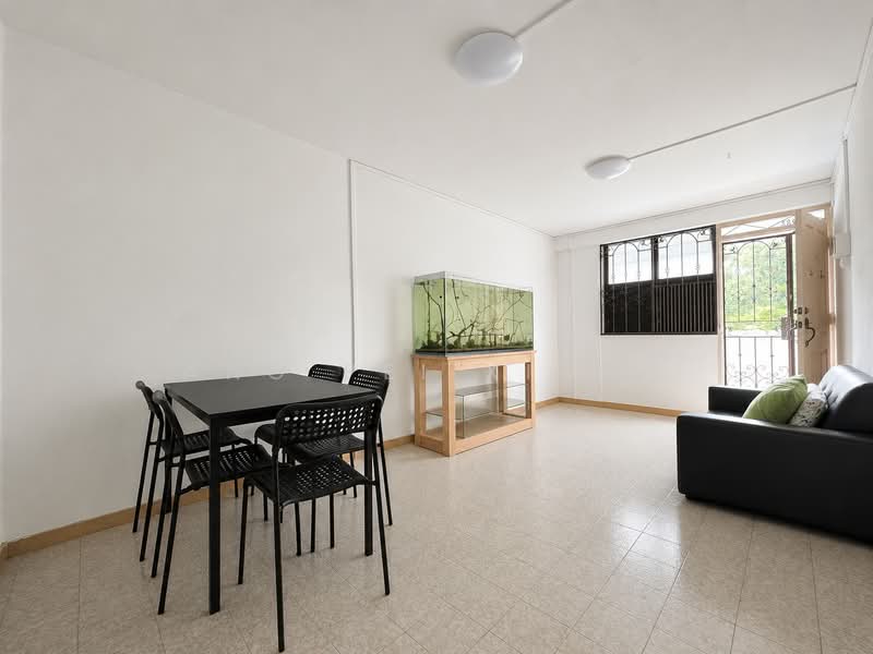 9 Lorong 7 Toa Payoh, 9 Lorong 7 Toa Payoh, 2 Bedrooms, 710 sqft, HDB Flat For Sale, by Ang Pei Xiong, 500209189 - Living Room - PropertyGuru.com.sg