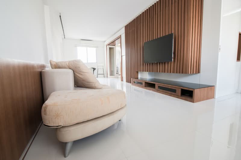 69 Lorong 4 Toa Payoh, 69 Lorong 4 Toa Payoh, 3 Bedrooms, 667 sqft, HDB Flat For Rent, by Mac Wee, 500209191 - Living Room - PropertyGuru.com.sg