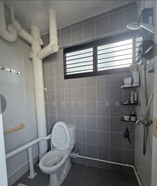 Blk 104 woodlands st 13, Street 13, 3 Bedrooms, 979 sqft, HDB Flat For Sale, by Jessie Tan, 500209196 - Bathroom - PropertyGuru.com.sg