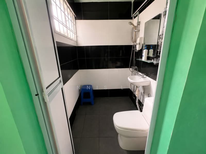 336 Ubi Avenue 1, 336 Ubi Avenue 1, 3 Bedrooms, 893 sqft, HDB Flat For Sale, by Dennis Lim, 500209210 - Bathroom - PropertyGuru.com.sg