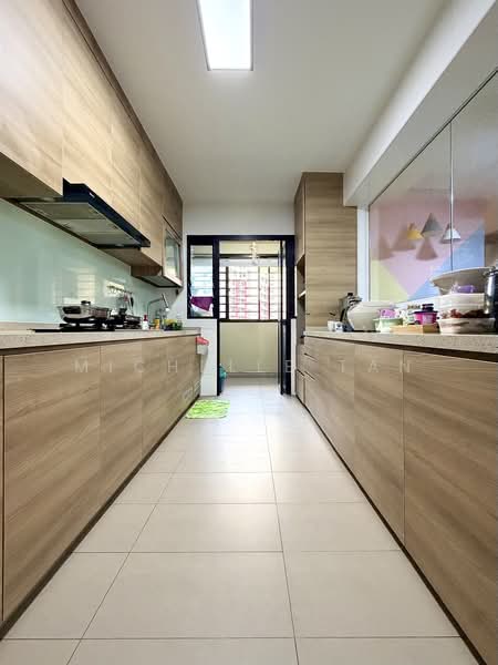 463B Bukit Batok Street 41, 463B Bukit Batok Street 41, 3 Bedrooms, 1,216 sqft, HDB Flat For Sale, by Michelle Tan, 500209211 - Kitchen - PropertyGuru.com.sg