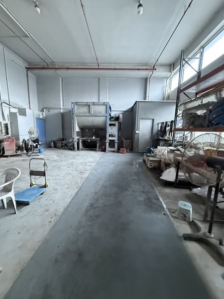 West Connect B2 Ramp-Up Factory | 2,400 Sq Ft | 40-Footer Access | Dual Shutters | High Ceiling, , 2,399 sqft, Factory / Workshop (B2) For Sale, by Jacq Ng, 500209214 - Interior - CommercialGuru.com.sg