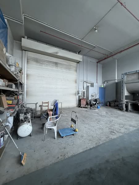 West Connect B2 Ramp-Up Factory | 2,400 Sq Ft | 40-Footer Access | Dual Shutters | High Ceiling, , 2,399 sqft, Factory / Workshop (B2) For Sale, by Jacq Ng, 500209214 - Interior - CommercialGuru.com.sg