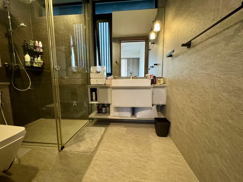 Ulu 鸟不生蛋 Bird don't lay eggs location BUT CHEAP very cheap !!!, , 4 Bedrooms, 1,033 sqft, Apartment For Sale, by Allen Wee, 500209224 - Bathroom - PropertyGuru.com.sg