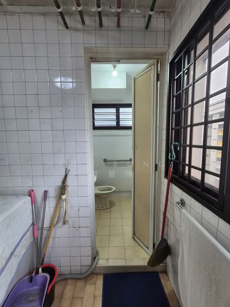 701 Yishun Avenue 5, 701 Yishun Avenue 5, 2 Bedrooms, 732 sqft, HDB Flat For Sale, by Ken Bong 黄慧锋, 500209226 - Bathroom - PropertyGuru.com.sg