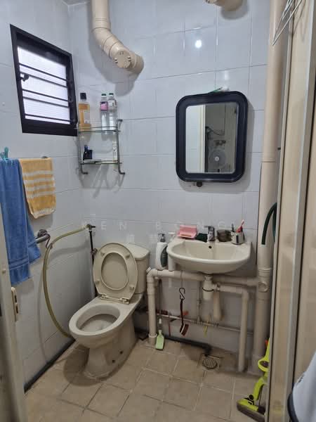 701 Yishun Avenue 5, 701 Yishun Avenue 5, 2 Bedrooms, 732 sqft, HDB Flat For Sale, by Ken Bong 黄慧锋, 500209226 - Bathroom - PropertyGuru.com.sg