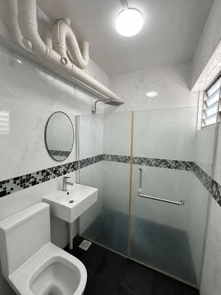 511 Jurong West Street 52, 511 Jurong West Street 52, 2 Bedrooms, 796 sqft, HDB Flat For Sale, by Ahmad Firdaus Bin Alias, 500209228 - Bathroom - PropertyGuru.com.sg