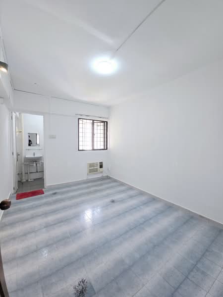 710 Clementi West Street 2, 710 Clementi West Street 2, 2 Bedrooms, 732 sqft, HDB Flat For Rent, by Forbes Seah, 500209230 - Master Bedroom - PropertyGuru.com.sg