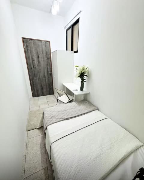 Kerrisdale, 30 Sturdee Road, 1 Bedroom, 120 sqft, Condominium For Rent, by Nick Vishindas, 500209236 - Bedroom - PropertyGuru.com.sg