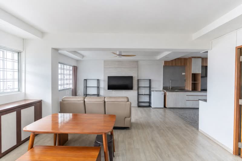 542 Hougang Avenue 8, 542 Hougang Avenue 8, 3 Bedrooms, 1,108 sqft, HDB Flat For Sale, by Rachel Tan, 500209242 - Living Room - PropertyGuru.com.sg