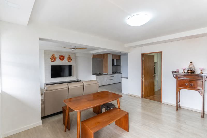542 Hougang Avenue 8, 542 Hougang Avenue 8, 3 Bedrooms, 1,108 sqft, HDB Flat For Sale, by Rachel Tan, 500209242 - Living Room - PropertyGuru.com.sg
