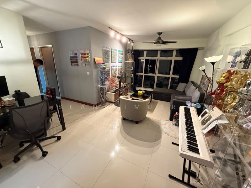 217B Compassvale Drive, 217B Compassvale Drive, 3 Bedrooms, 990 sqft, HDB Flat For Sale, by Sean Timuari, 500209247 - Living Room - PropertyGuru.com.sg