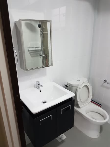217B Compassvale Drive, 217B Compassvale Drive, 3 Bedrooms, 990 sqft, HDB Flat For Sale, by Sean Timuari, 500209247 - Bathroom - PropertyGuru.com.sg