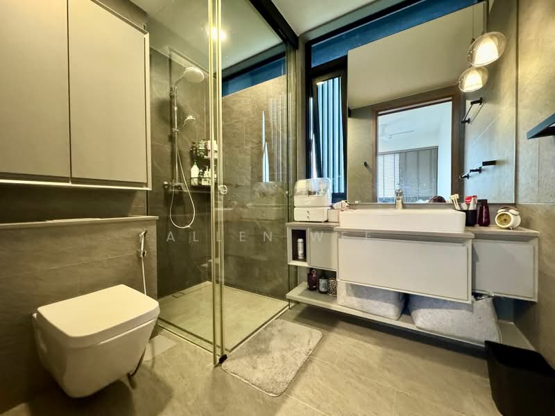 bit Ulu BUT if you like quiet, beach nature generally not mixing with people, , 4 Bedrooms, 1,033 sqft, Apartment For Sale, by Allen Wee, 500209249 - Bathroom - PropertyGuru.com.sg