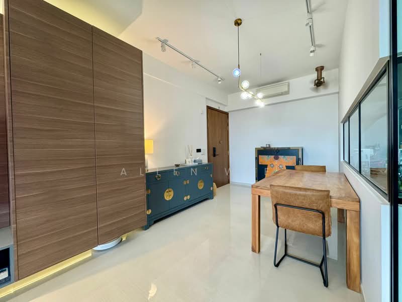 bit Ulu BUT if you like quiet, beach nature generally not mixing with people, , 4 Bedrooms, 1,033 sqft, Apartment For Sale, by Allen Wee, 500209249 - Living Room - PropertyGuru.com.sg