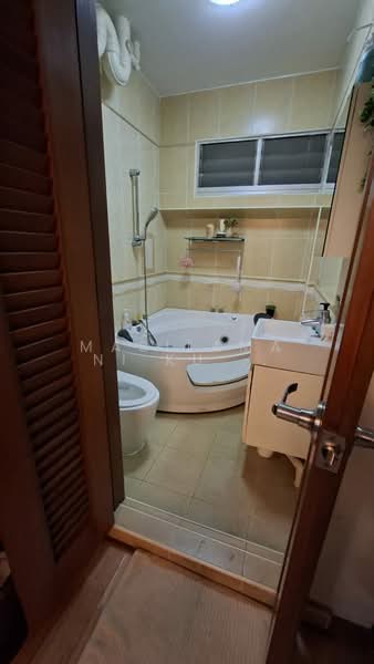 412 Choa Chu Kang Avenue 3, 412 Choa Chu Kang Avenue 3, 3 Bedrooms, 1,119 sqft, HDB Flat For Sale, by Masilamani Kumara Velu, 500209259 - Bathroom - PropertyGuru.com.sg