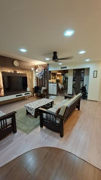 412 Choa Chu Kang Avenue 3, 412 Choa Chu Kang Avenue 3, 3 Bedrooms, 1,119 sqft, HDB Flat For Sale, by Masilamani Kumara Velu, 500209259 - Living Room - PropertyGuru.com.sg