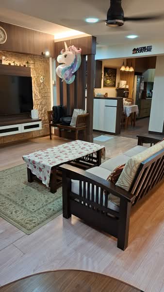 412 Choa Chu Kang Avenue 3, 412 Choa Chu Kang Avenue 3, 3 Bedrooms, 1,119 sqft, HDB Flat For Sale, by Masilamani Kumara Velu, 500209259 - Living Room - PropertyGuru.com.sg
