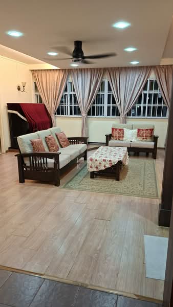 412 Choa Chu Kang Avenue 3, 412 Choa Chu Kang Avenue 3, 3 Bedrooms, 1,119 sqft, HDB Flat For Sale, by Masilamani Kumara Velu, 500209259 - Living Room - PropertyGuru.com.sg