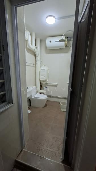 412 Choa Chu Kang Avenue 3, 412 Choa Chu Kang Avenue 3, 3 Bedrooms, 1,119 sqft, HDB Flat For Sale, by Masilamani Kumara Velu, 500209259 - Bathroom - PropertyGuru.com.sg