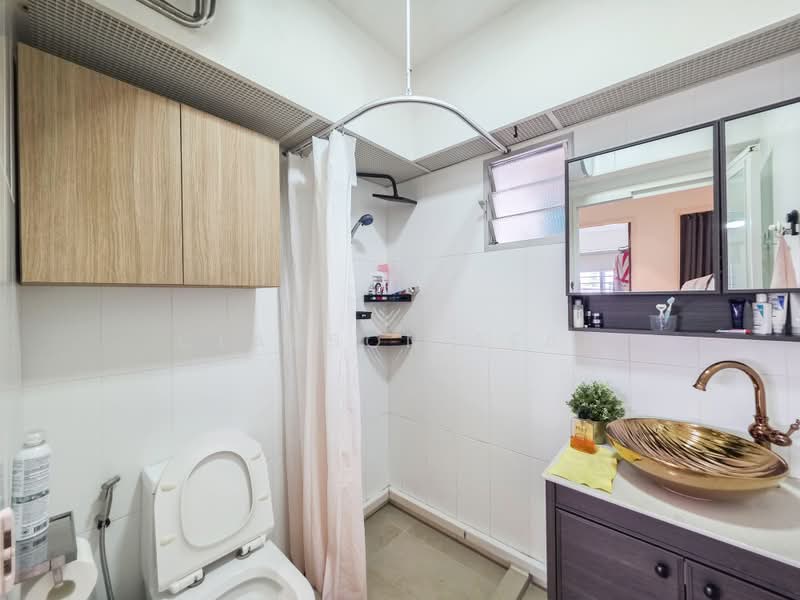 523D Tampines Central 7, 523D Tampines Central 7, 3 Bedrooms, 1,001 sqft, HDB Flat For Rent, by Clauson Seah, 500209260 - Bathroom - PropertyGuru.com.sg