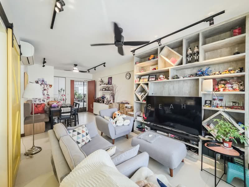 523D Tampines Central 7, 523D Tampines Central 7, 3 Bedrooms, 1,001 sqft, HDB Flat For Rent, by Clauson Seah, 500209260 - Living Room - PropertyGuru.com.sg