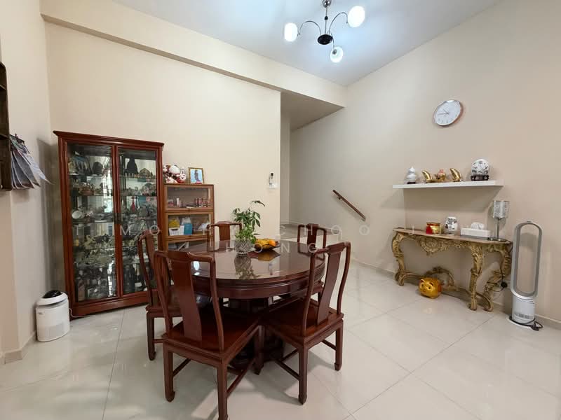 Azalea Park Condo, 8 Flora Road, 3 Bedrooms, 1,313 sqft, Condominium For Sale, by Timothy Choo Jun Hong, 500209275 - Dining Room - PropertyGuru.com.sg
