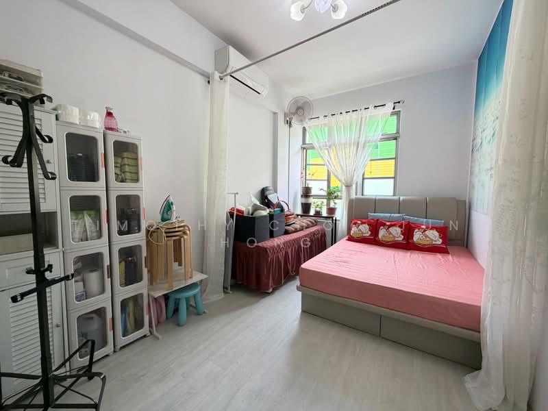 Azalea Park Condo, 8 Flora Road, 3 Bedrooms, 1,313 sqft, Condominium For Sale, by Timothy Choo Jun Hong, 500209275 - Bedroom - PropertyGuru.com.sg