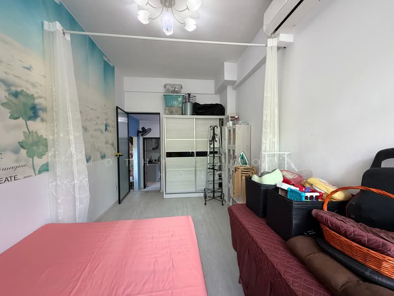 Azalea Park Condo, 8 Flora Road, 3 Bedrooms, 1,313 sqft, Condominium For Sale, by Timothy Choo Jun Hong, 500209275 - Bedroom - PropertyGuru.com.sg