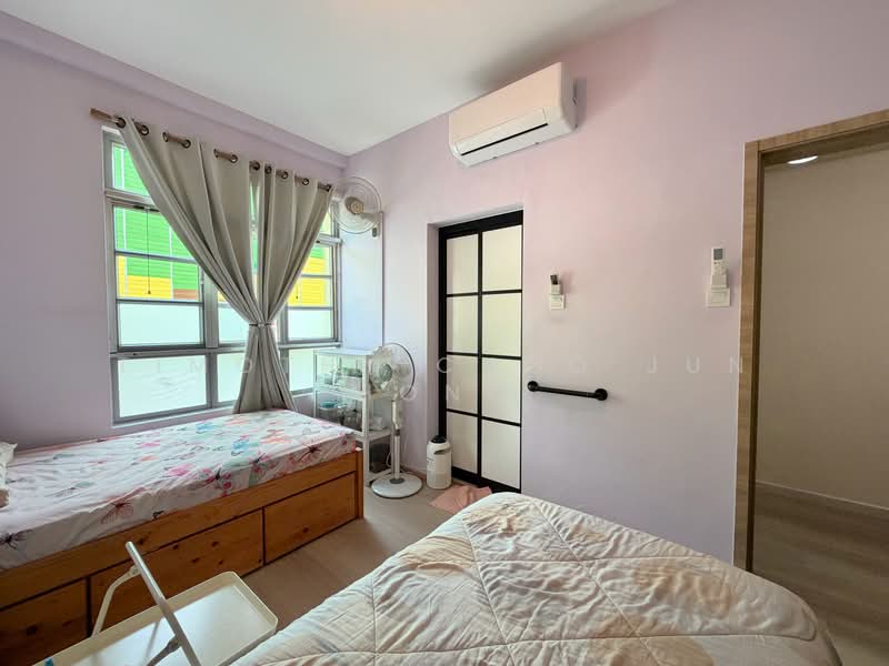 Azalea Park Condo, 8 Flora Road, 3 Bedrooms, 1,313 sqft, Condominium For Sale, by Timothy Choo Jun Hong, 500209275 - Bedroom - PropertyGuru.com.sg