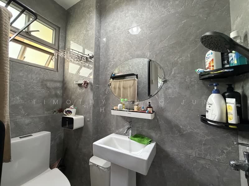 Azalea Park Condo, 8 Flora Road, 3 Bedrooms, 1,313 sqft, Condominium For Sale, by Timothy Choo Jun Hong, 500209275 - Bathroom - PropertyGuru.com.sg