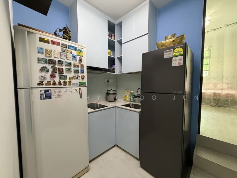 Azalea Park Condo, 8 Flora Road, 3 Bedrooms, 1,313 sqft, Condominium For Sale, by Timothy Choo Jun Hong, 500209275 - Kitchen - PropertyGuru.com.sg