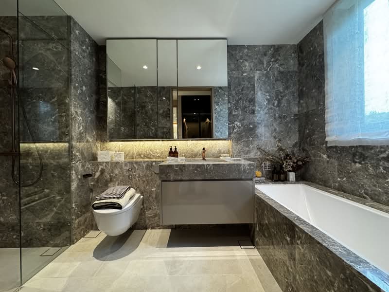 Watten House, 50 Shelford Rd, 5 Bedrooms, 2,368 sqft, Condominium For Sale, by Andy Lim 林佳俊, 500209301 - Bathroom - PropertyGuru.com.sg