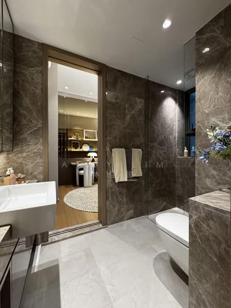Watten House, 50 Shelford Rd, 5 Bedrooms, 2,368 sqft, Condominium For Sale, by Andy Lim 林佳俊, 500209301 - Bathroom - PropertyGuru.com.sg