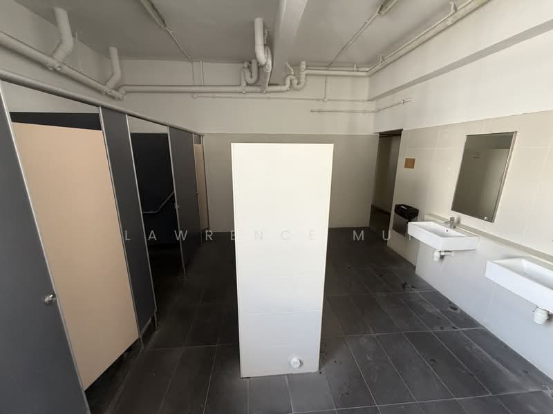 Tong Lee Building, 35 Kallang Pudding Road, 2,874 sqft, Light Industrial (B1) For Rent, by Lawrence Mui, 500209306 - Bathroom - CommercialGuru.com.sg