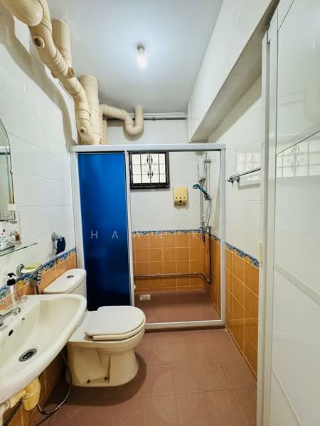 183D Rivervale Crescent, 183D Rivervale Crescent, 3 Bedrooms, 915 sqft, HDB Flat For Sale, by Shawn Koh, 500209310 - Bathroom - PropertyGuru.com.sg