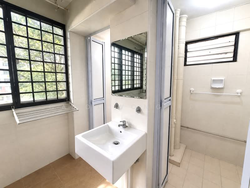 170 Stirling Road, 170 Stirling Road, 2 Bedrooms, 646 sqft, HDB Flat For Sale, by Carol Wong XP, 500209321 - Bathroom - PropertyGuru.com.sg