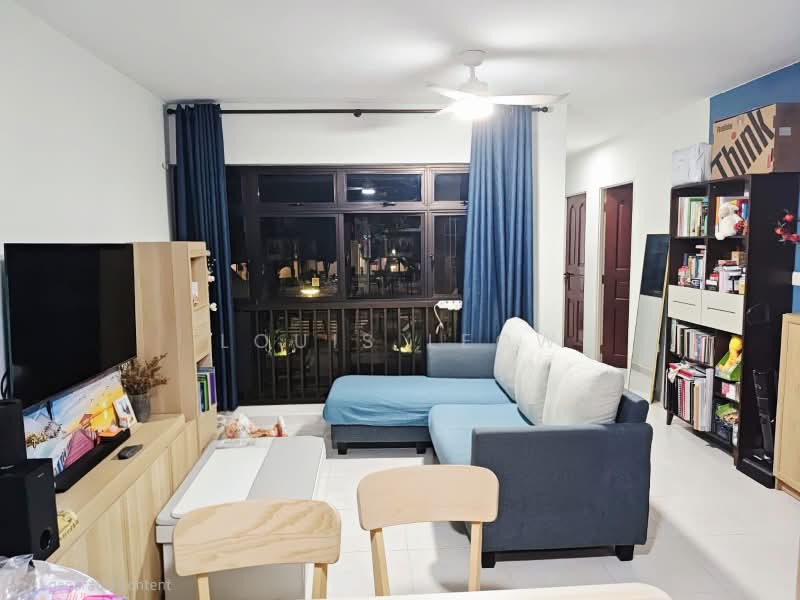 207D Compassvale Lane, 207D Compassvale Lane, 3 Bedrooms, 990 sqft, HDB Flat For Sale, by Louis Leow, 500209322 - Living Room - PropertyGuru.com.sg