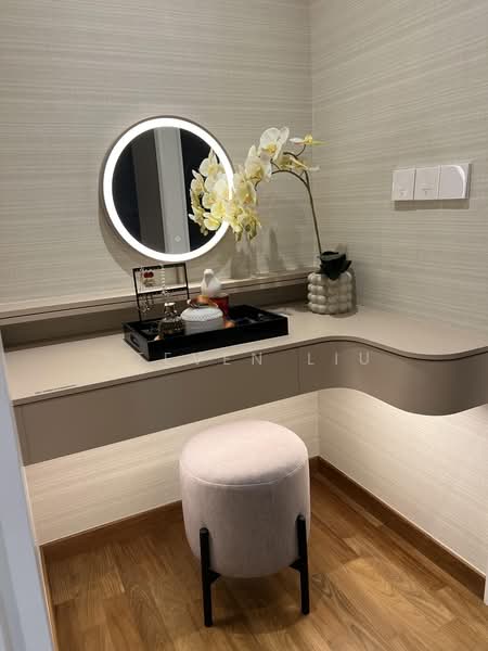 The Arcady At Boon Keng, 1037 Serangoon Road, Balestier / Toa Payoh, 3 Bedrooms, 1,195 sqft, Condominium For Sale, by Steven Liu, 500209334 - Master room dressing table - PropertyGuru.com.sg