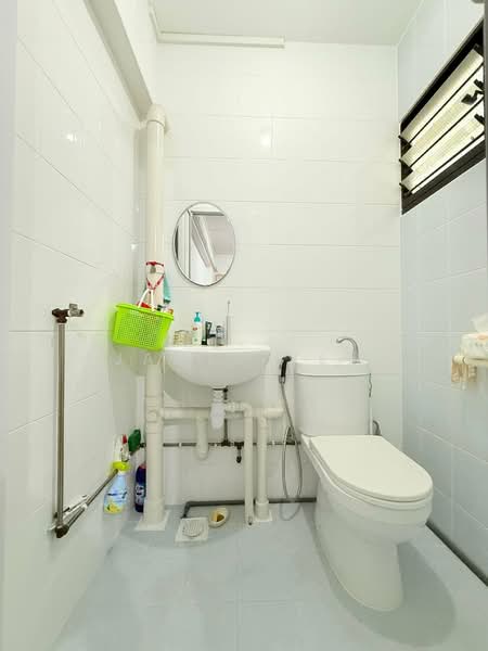 539 Bedok North Street 3, 539 Bedok North Street 3, 2 Bedrooms, 732 sqft, HDB Flat For Sale, by James Yeo, 500209348 - Bathroom - PropertyGuru.com.sg