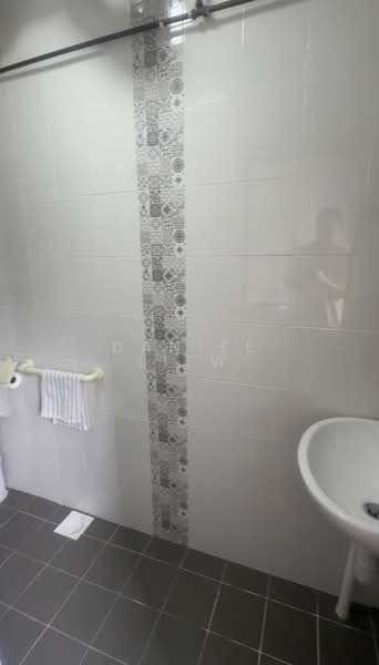 124 Tampines Street 11, 124 Tampines Street 11, 4 Bedrooms, 1,572 sqft, HDB Flat For Sale, by Daniel Liew, 500209351 - Bathroom - PropertyGuru.com.sg