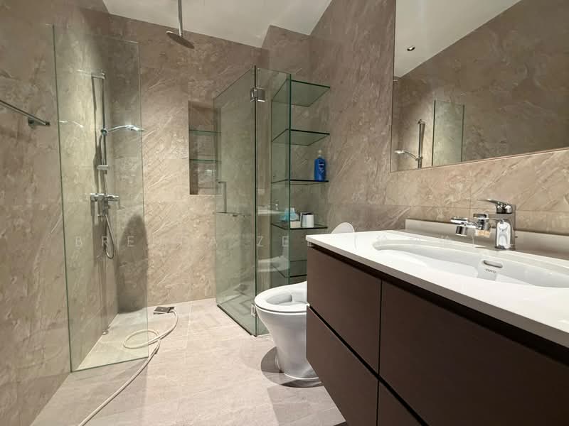 Bukit Timah Enclave ✧ Corner Terrace with Lift ✧ Near MRT & Schools, Chun Tin Road , Lorong Pisang Raja , Bukit Timah Road, 6 Bedrooms, 5,000 sqft, Corner Terrace For Rent, by Brenda Zee (徐黎倫), 500209358 - Bathroom - PropertyGuru.com.sg