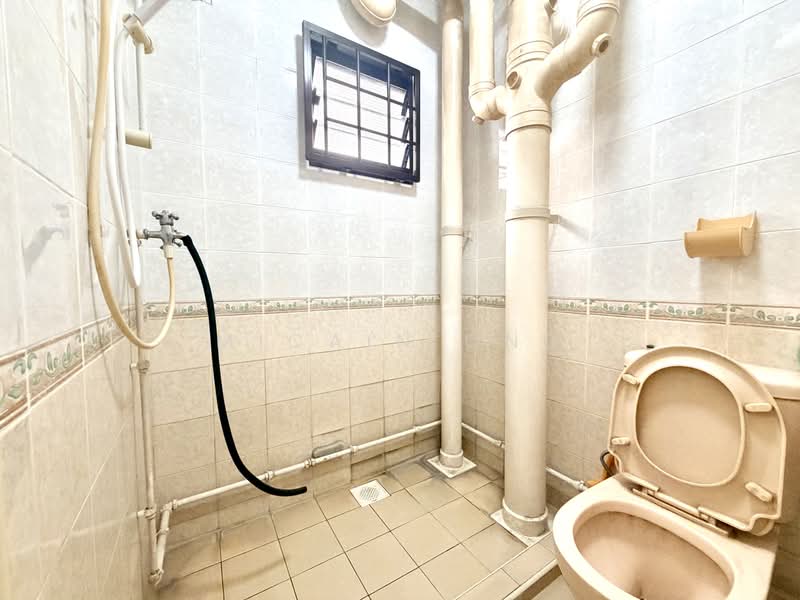 980A Buangkok Crescent, 980A Buangkok Crescent, 3 Bedrooms, 915 sqft, HDB Flat For Sale, by Micain Ong, 500209365 - Bathroom - PropertyGuru.com.sg
