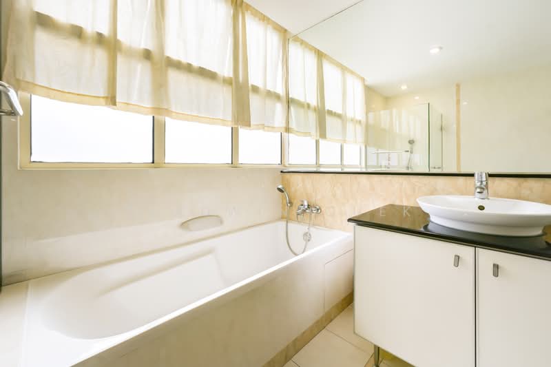 Cheap 1KM KongHwa 5min Walk MRT, , 3 Bedrooms, 1,238 sqft, Apartment For Sale, by Gladwin Quek, 500209373 - Bathroom - PropertyGuru.com.sg