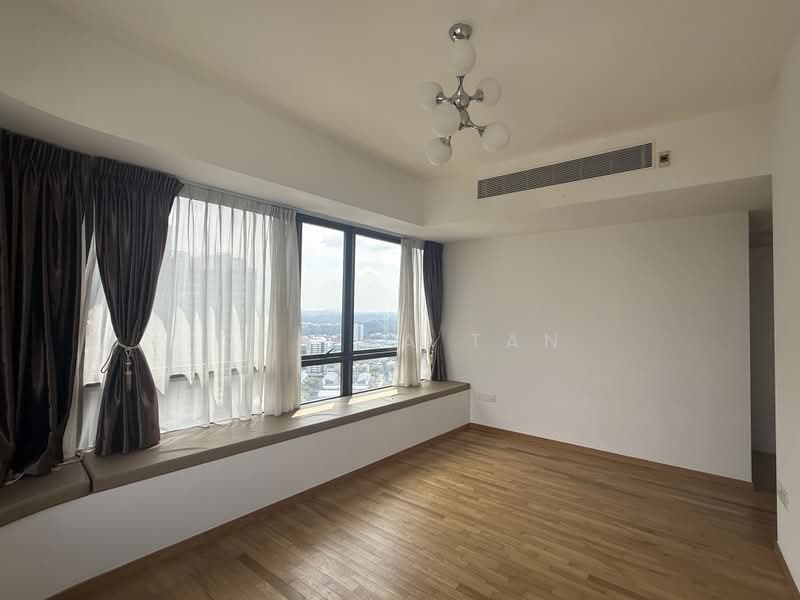 Trilight, 7 Newton Road, 2 Bedrooms, 1,195 sqft, Condominium For Rent, by Corina Tan, 500209374 - Masterbedroom - PropertyGuru.com.sg