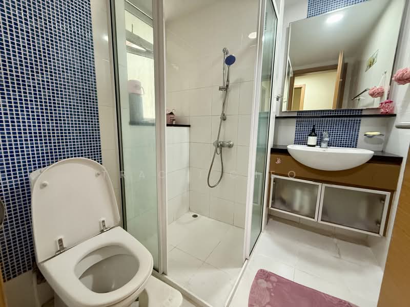 Savannah Condopark, 41 Simei Rise, 3 Bedrooms, 1,206 sqft, Condominium For Rent, by Tracci Cheo, 500209377 - Bathroom - PropertyGuru.com.sg
