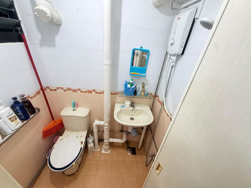 60 Telok Blangah Heights, 60 Telok Blangah Heights, Room Rental, 100 sqft, HDB Flat For Rent, by Eileen Lian, 500209385 - Bathroom - PropertyGuru.com.sg