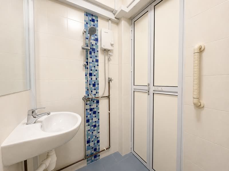 753 Yishun Street 72, 753 Yishun Street 72, 2 Bedrooms, 828 sqft, HDB Flat For Sale, by June Ling, 500209386 - Bathroom - PropertyGuru.com.sg